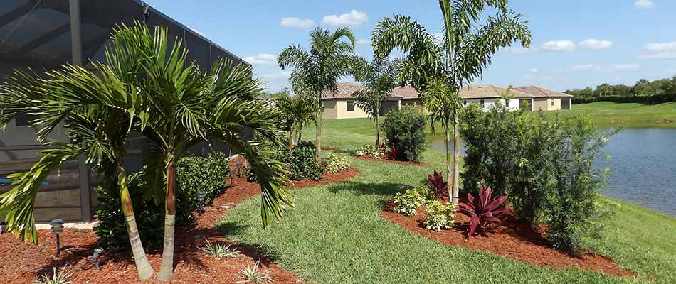 Red mulch installation and freshly mowed lawn in Ellenton, FL.
