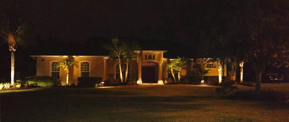 Home in Palmetto, FL with custom landscape lighting by Three Seasons.